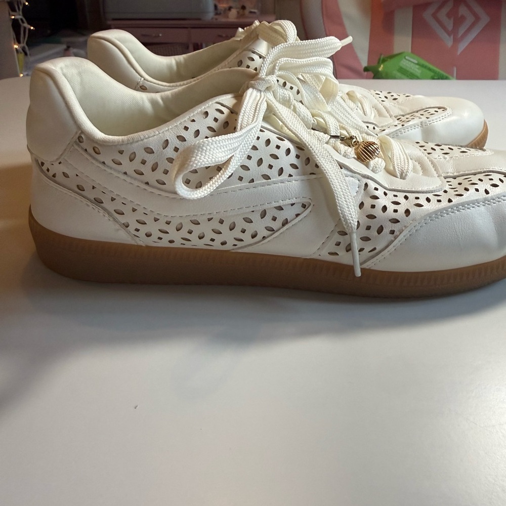 DOLCE VITA ZINA SNEAKER size 8.5 WHITE LEATHER